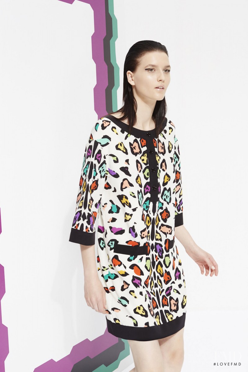 Katlin Aas featured in  the Missoni fashion show for Resort 2015