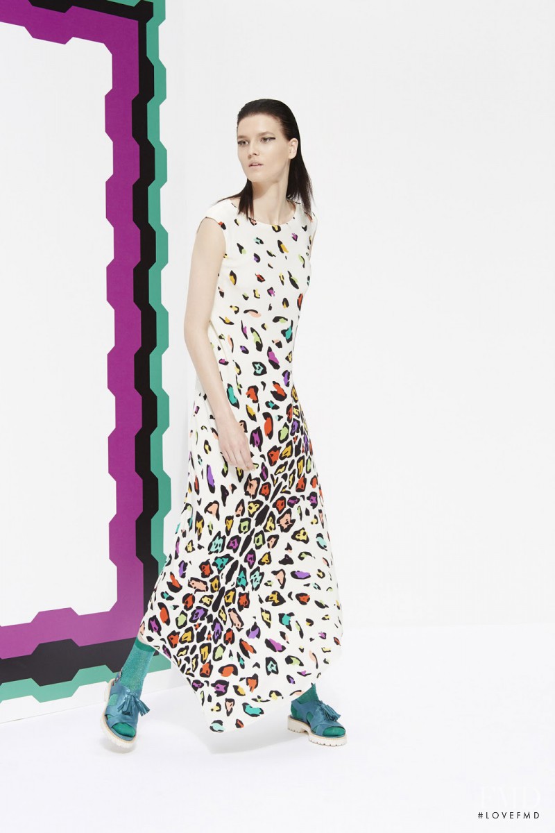 Katlin Aas featured in  the Missoni fashion show for Resort 2015