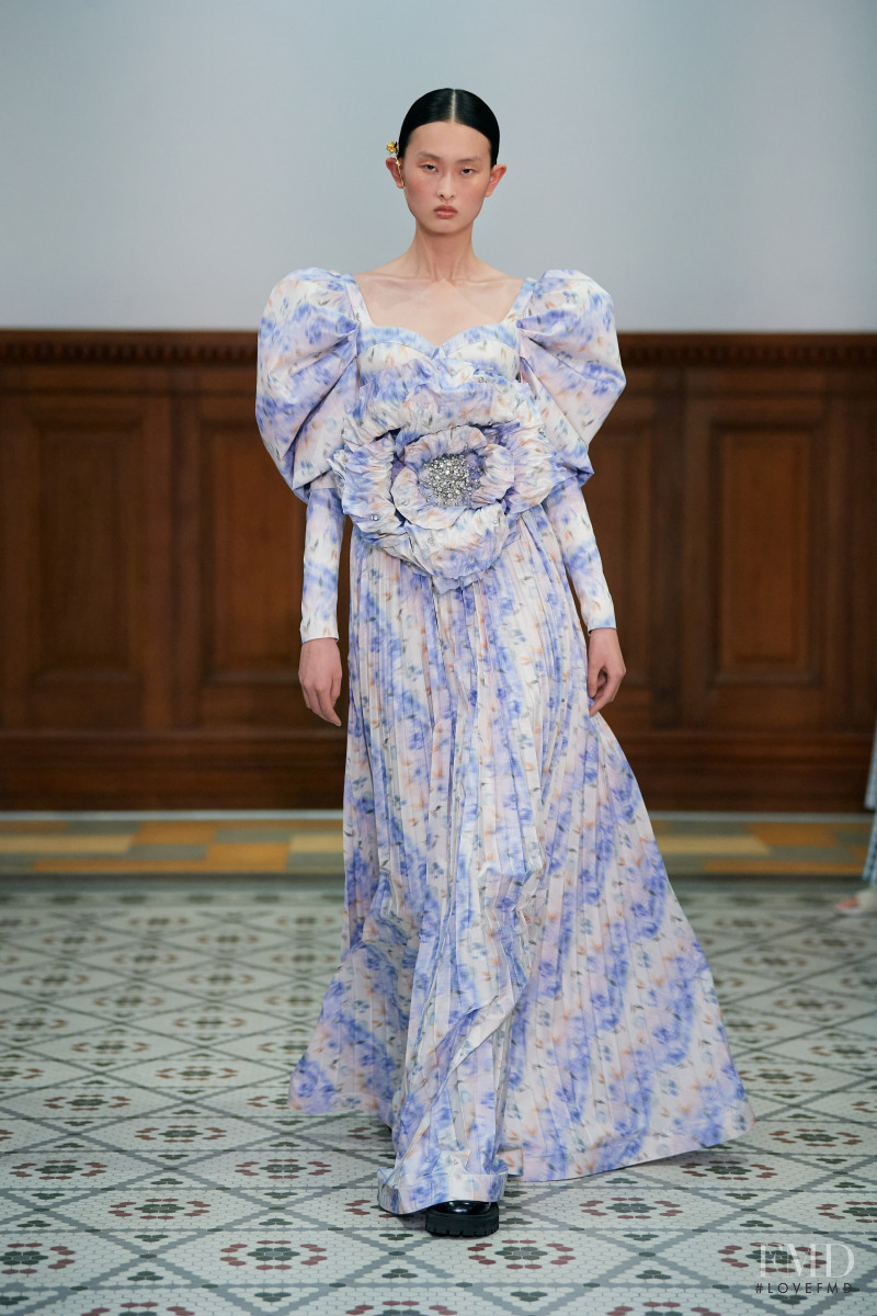 Ming Ma fashion show for Spring/Summer 2022