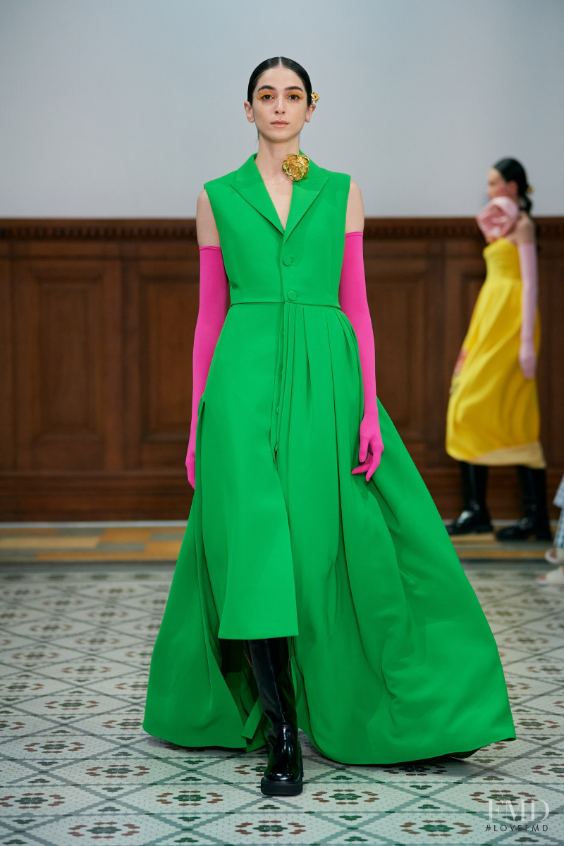 Ming Ma fashion show for Spring/Summer 2022