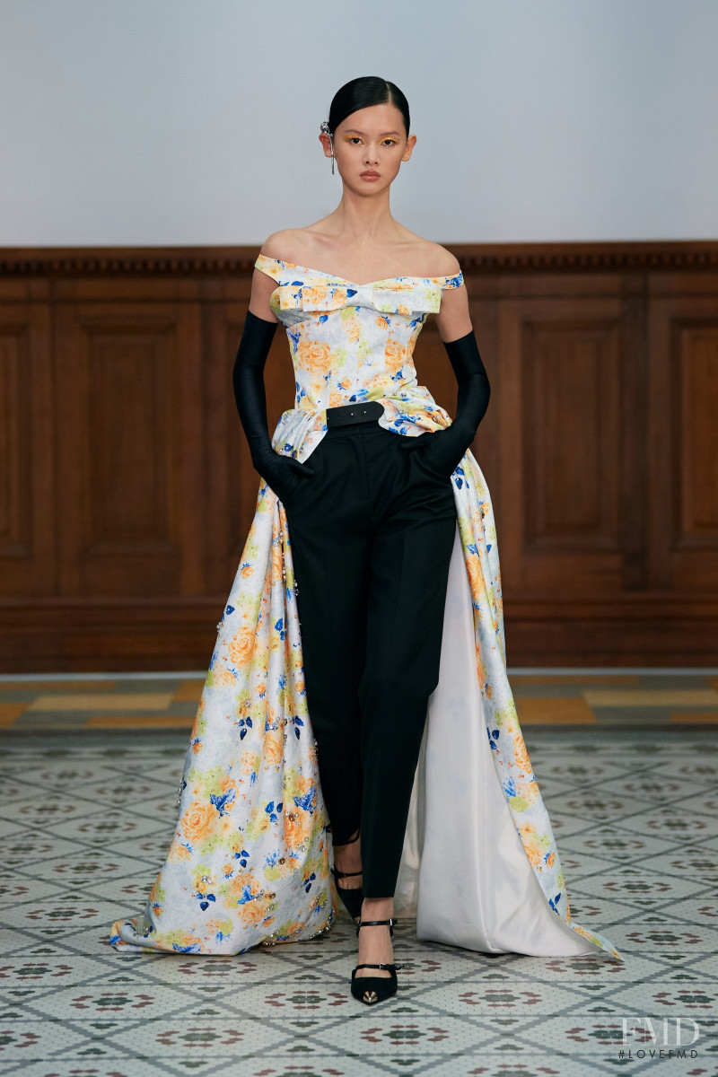 Ming Ma fashion show for Spring/Summer 2022