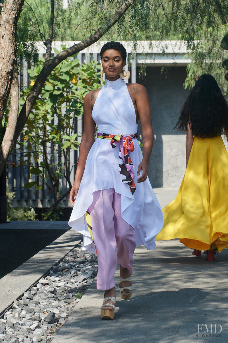 Lydia Lavin fashion show for Resort 2022