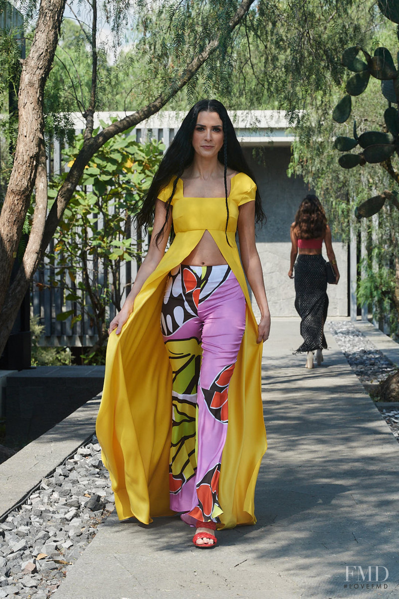 Lydia Lavin fashion show for Resort 2022
