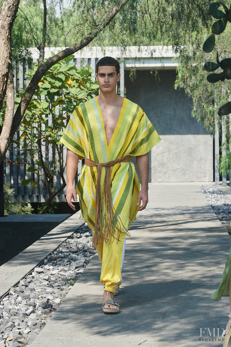 Lydia Lavin fashion show for Resort 2022