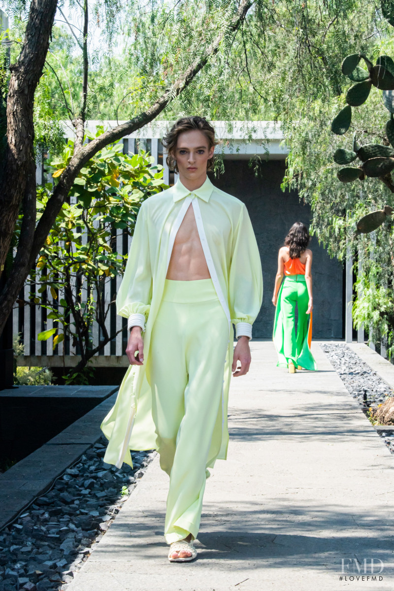 Kris Goyri fashion show for Spring/Summer 2022