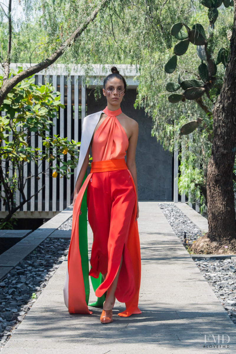 Iliana Ruiz featured in  the Kris Goyri fashion show for Spring/Summer 2022
