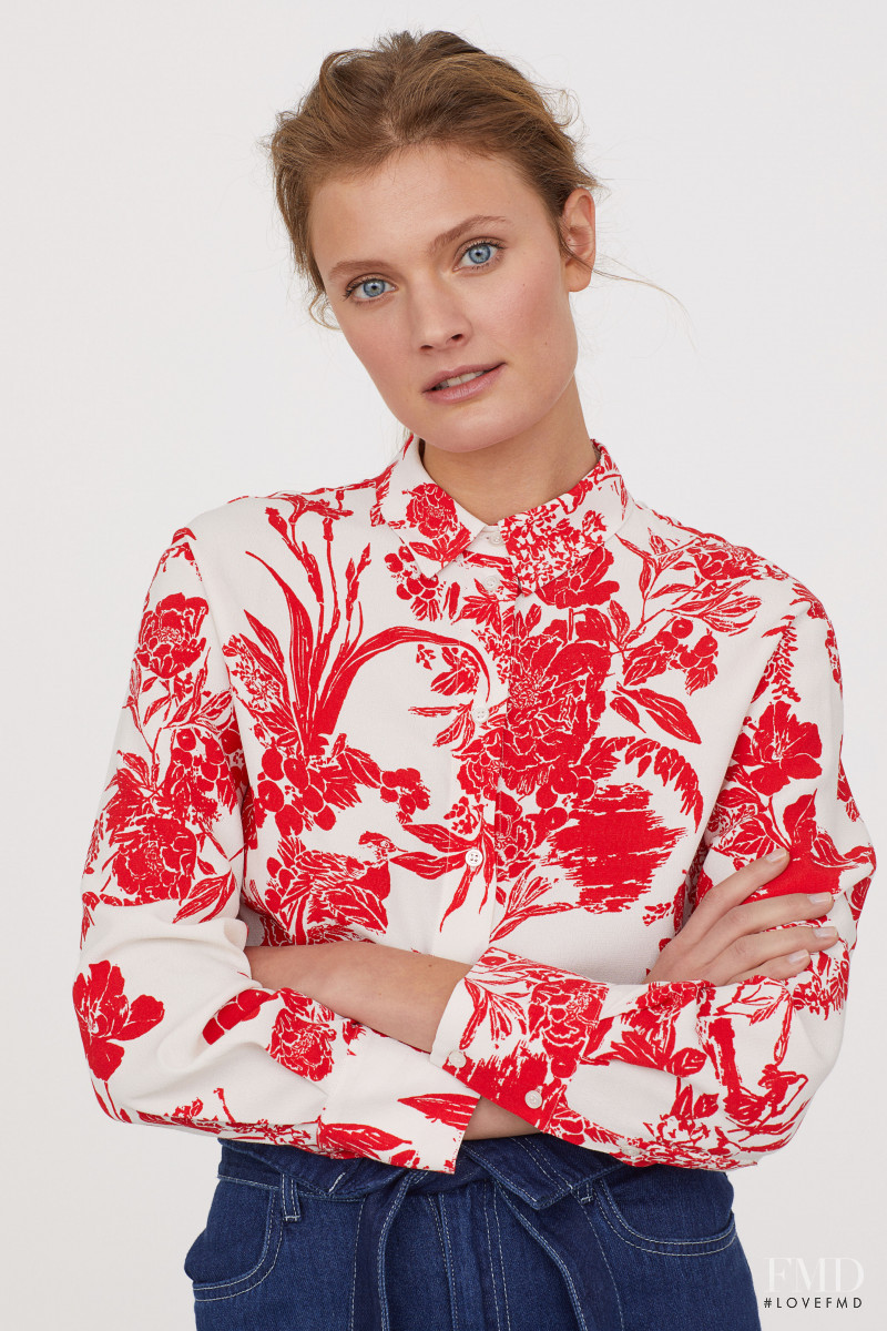 Constance Jablonski featured in  the H&M catalogue for Spring 2018