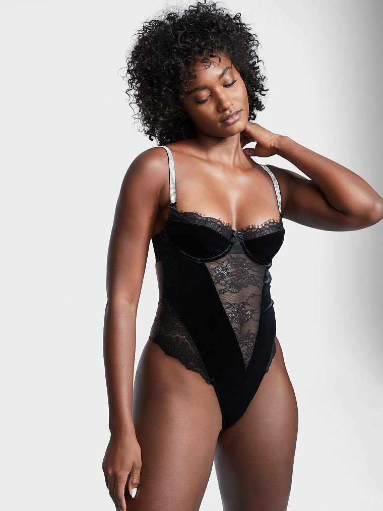 Melodie Monrose featured in  the Victoria\'s Secret catalogue for Winter 2021