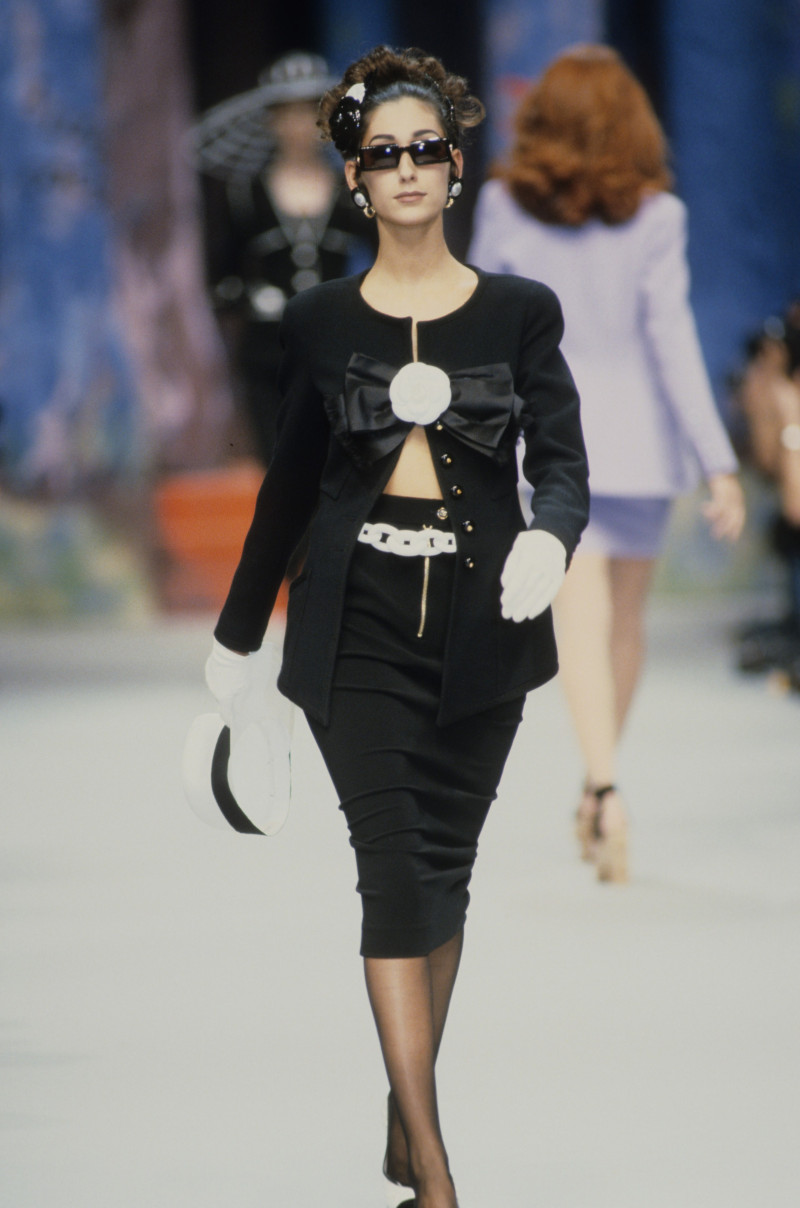 Gisele Zelauy featured in  the Chanel fashion show for Spring/Summer 1992