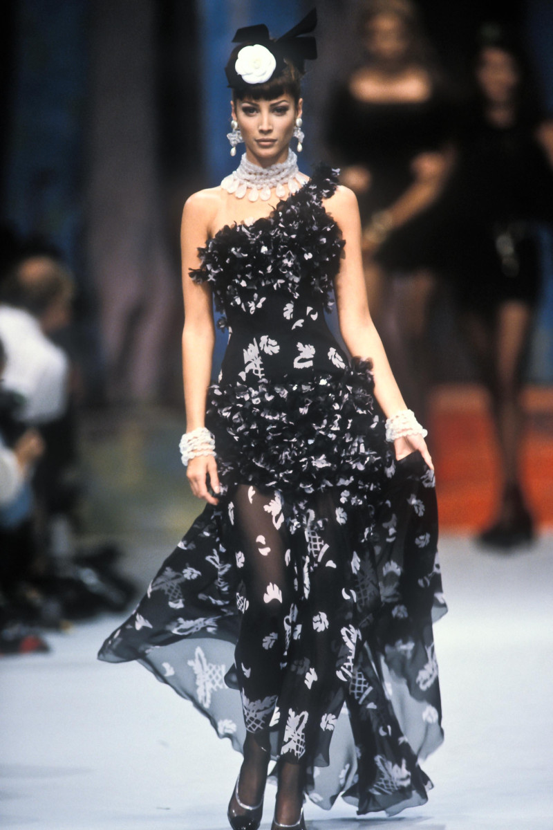 Christy Turlington featured in  the Chanel fashion show for Spring/Summer 1992