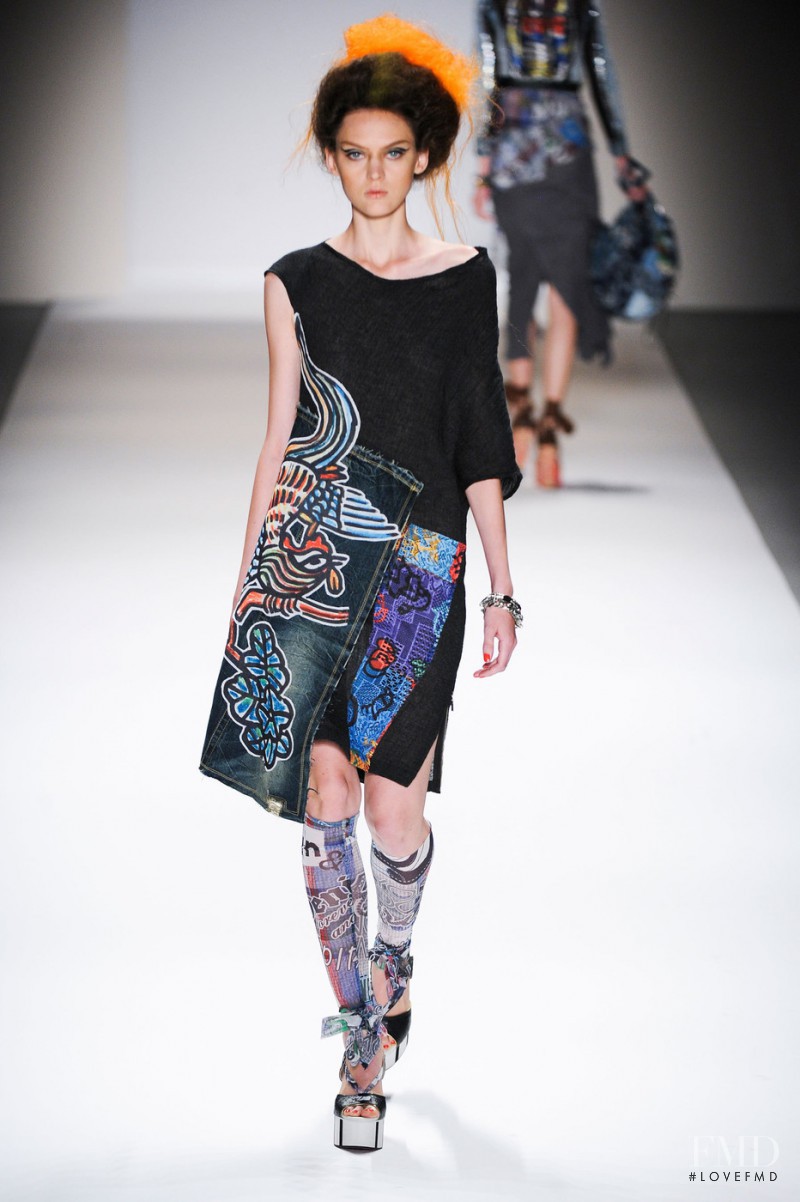 Svetlana Mukhina featured in  the Concept Korea fashion show for Spring/Summer 2014