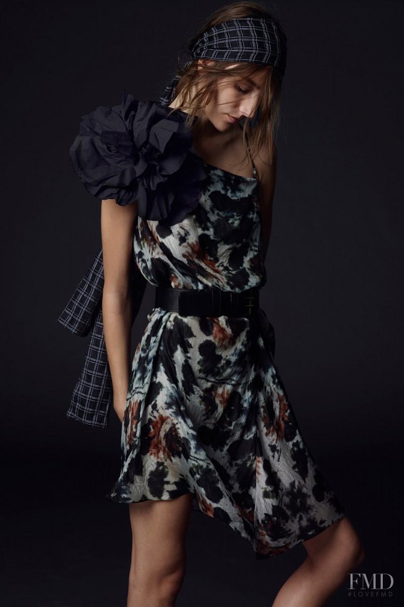 Manuela Frey featured in  the Vera Wang fashion show for Resort 2015