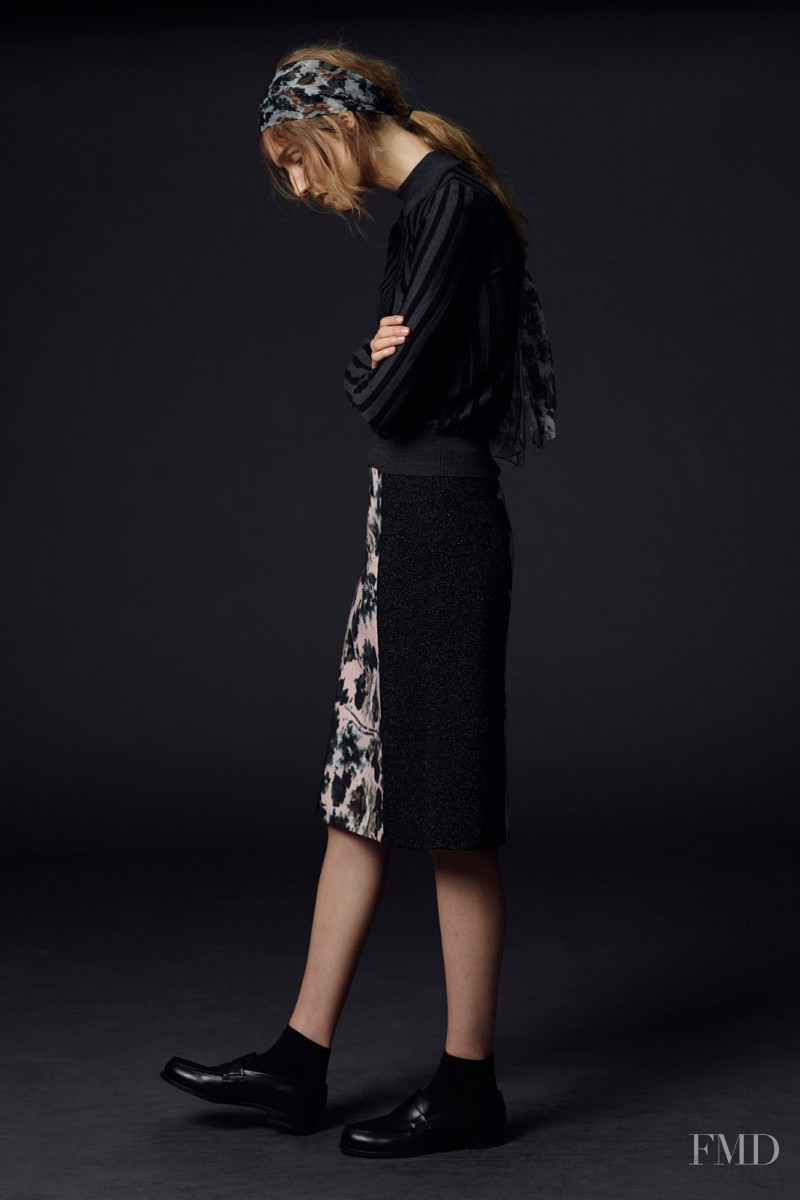 Manuela Frey featured in  the Vera Wang fashion show for Resort 2015