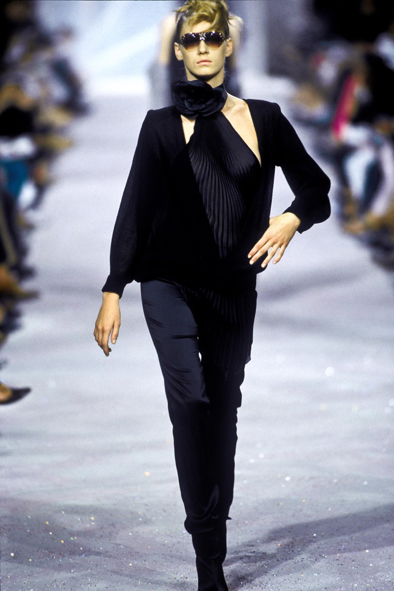 Angela Lindvall featured in  the Emanuel Ungaro Haute-Couture fashion show for Autumn/Winter 2000