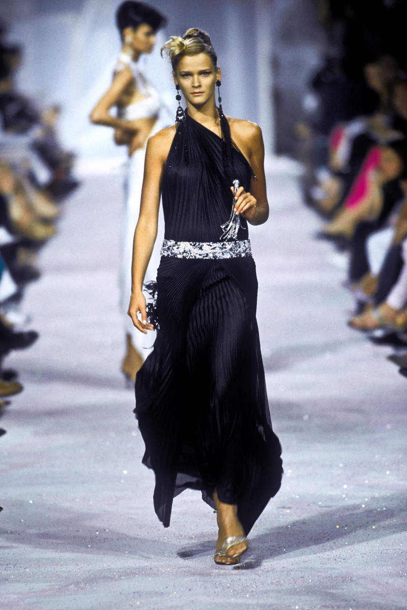 Carmen Kass featured in  the Emanuel Ungaro Haute-Couture fashion show for Autumn/Winter 2000