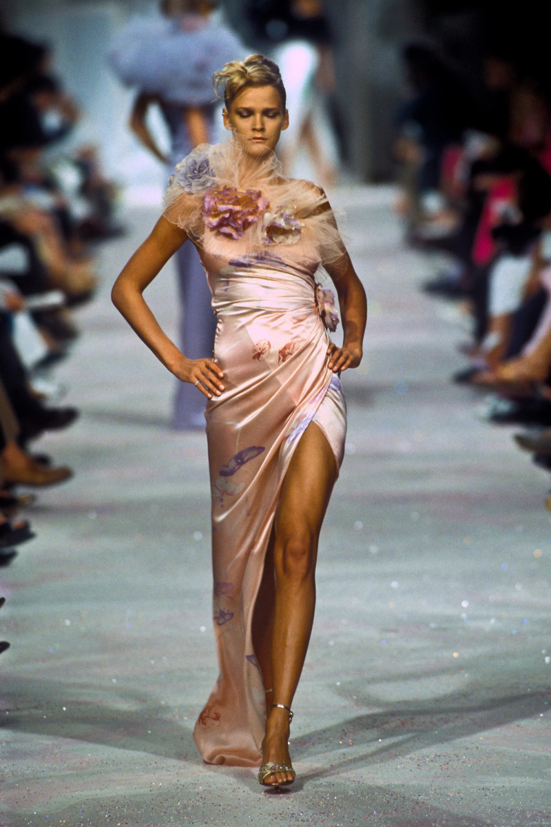 Carmen Kass featured in  the Emanuel Ungaro Haute-Couture fashion show for Autumn/Winter 2000