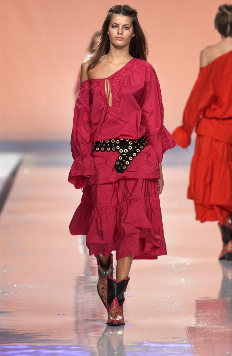 Isabeli Fontana featured in  the Blumarine fashion show for Spring/Summer 2002