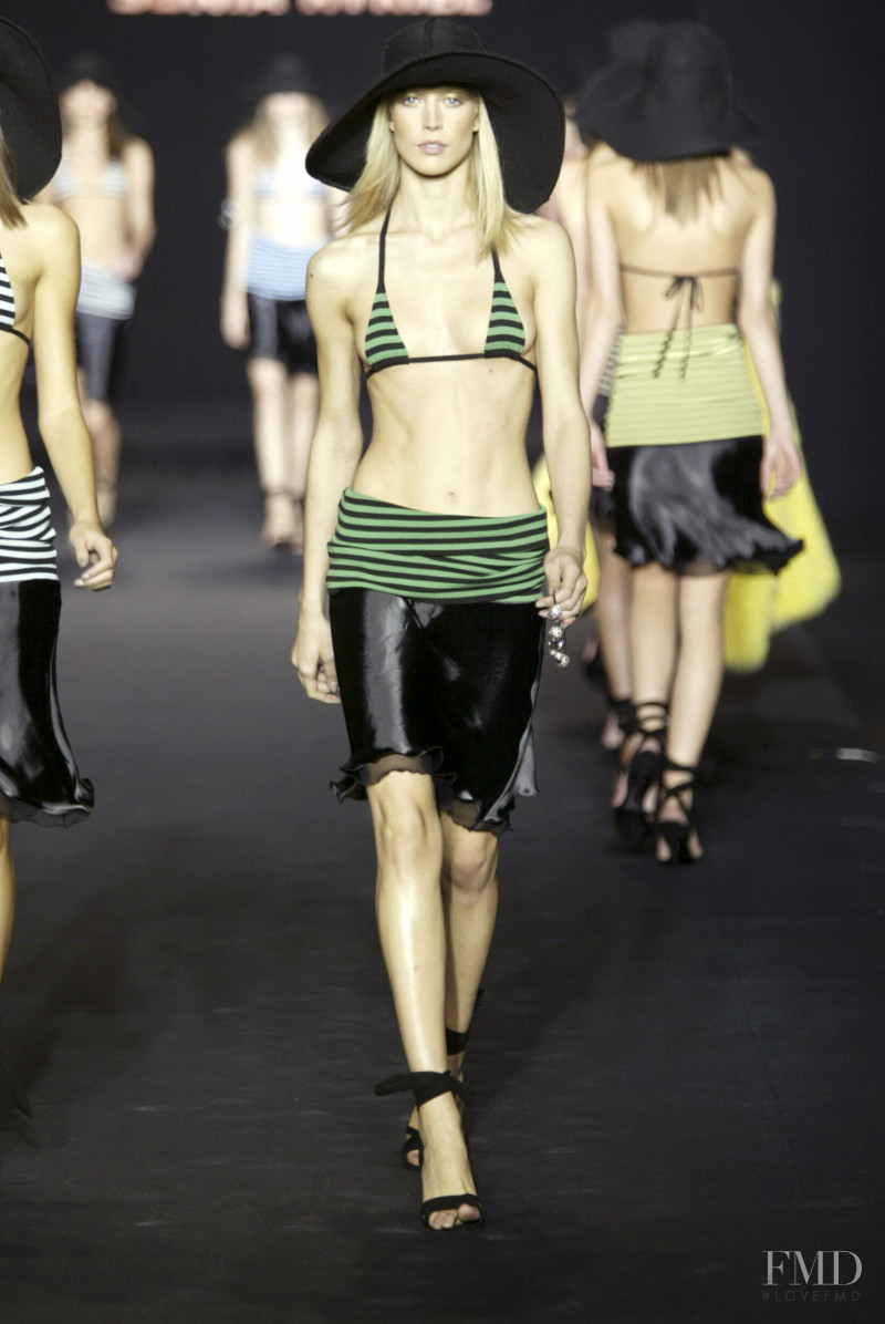 Raquel Zimmermann featured in  the Sonia Rykiel fashion show for Spring/Summer 2003
