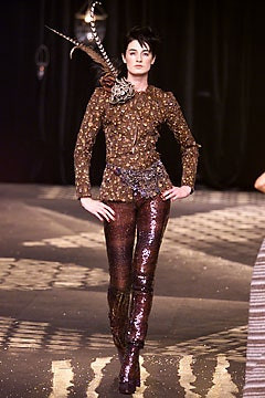 Emanuel Ungaro Haute-Couture fashion show for Autumn/Winter 2001