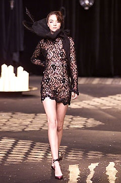 Emanuel Ungaro Haute-Couture fashion show for Autumn/Winter 2001