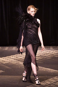 Emanuel Ungaro Haute-Couture fashion show for Autumn/Winter 2001