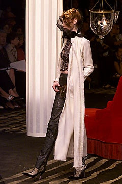 Emanuel Ungaro Haute-Couture fashion show for Autumn/Winter 2001