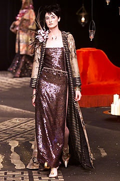 Emanuel Ungaro Haute-Couture fashion show for Autumn/Winter 2001