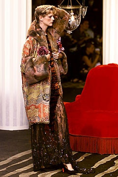 Emanuel Ungaro Haute-Couture fashion show for Autumn/Winter 2001