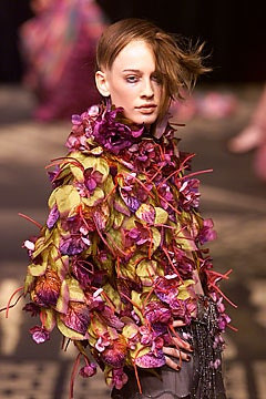 Emanuel Ungaro Haute-Couture fashion show for Autumn/Winter 2001