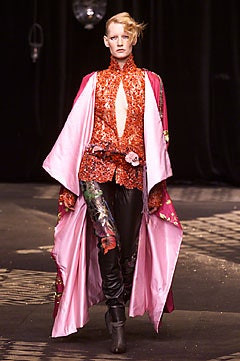 Emanuel Ungaro Haute-Couture fashion show for Autumn/Winter 2001