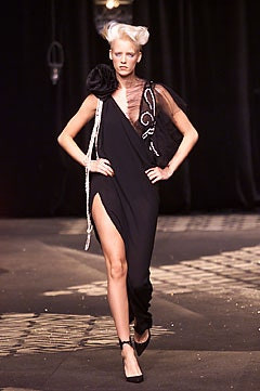 Emanuel Ungaro Haute-Couture fashion show for Autumn/Winter 2001