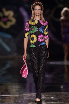 Versace fashion show for Spring/Summer 2002