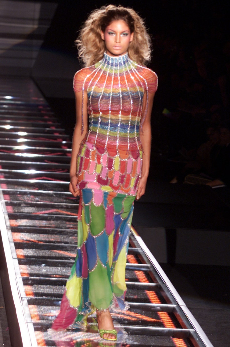 Atelier Versace fashion show for Spring/Summer 2002