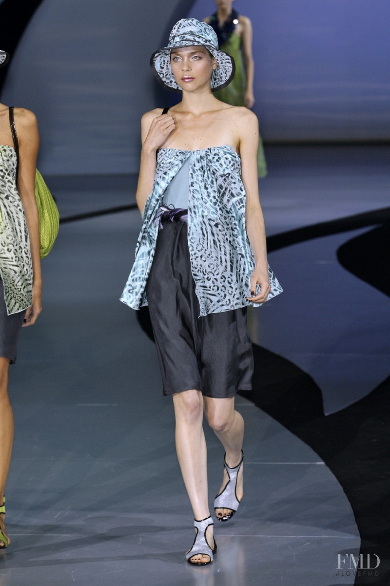 Kim Noorda featured in  the Emporio Armani fashion show for Spring/Summer 2009