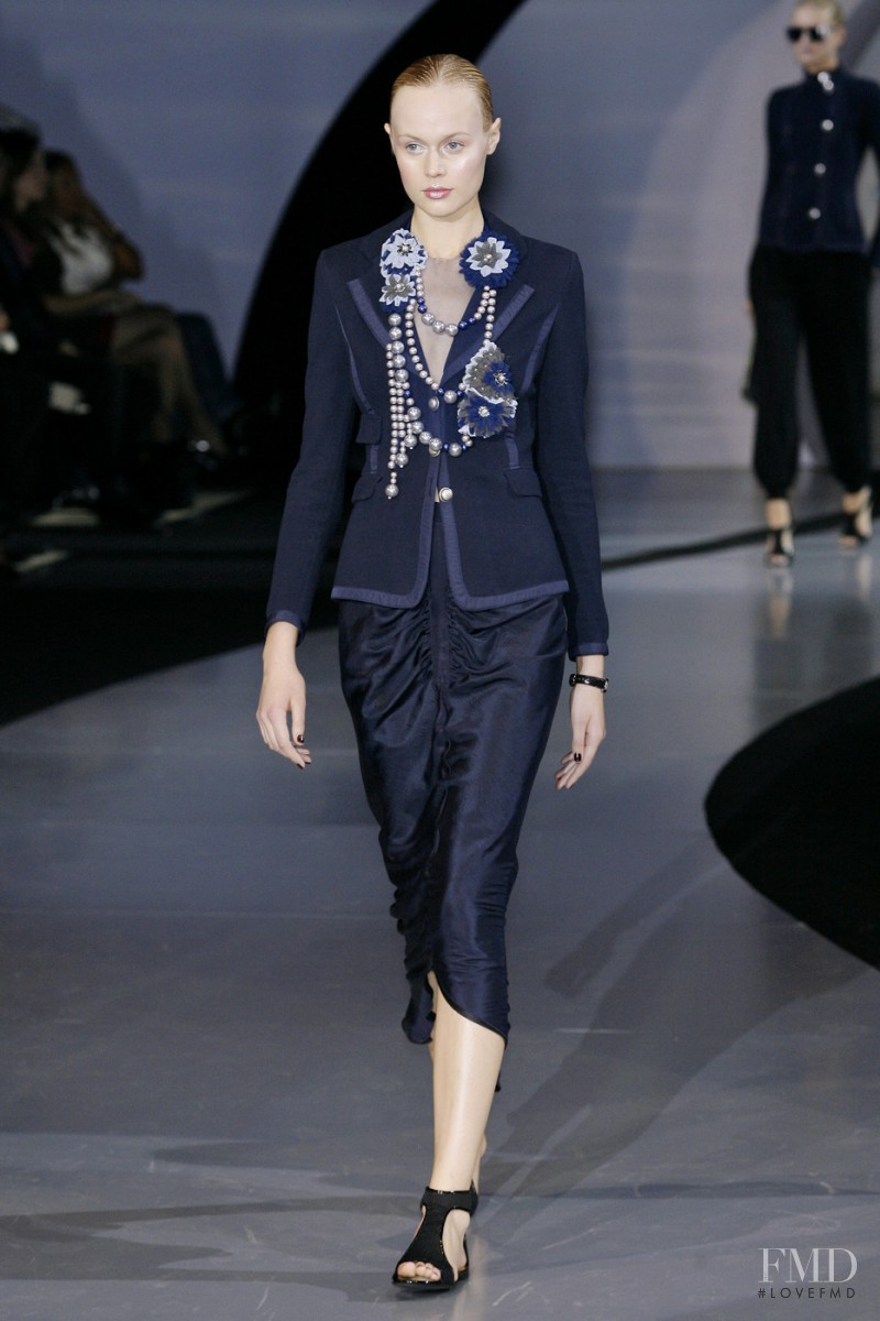 Hanna Paat featured in  the Emporio Armani fashion show for Spring/Summer 2009