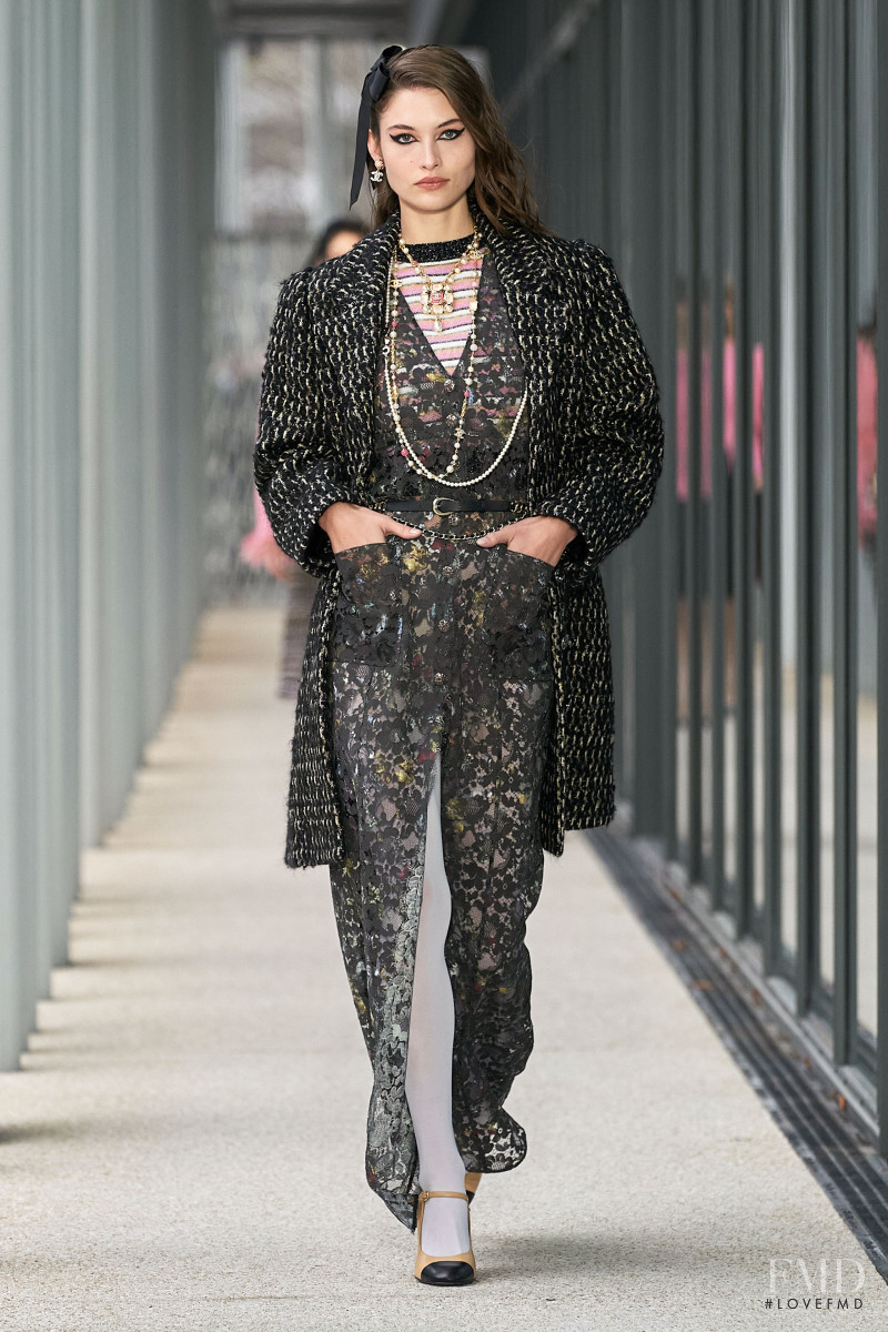 Grace Elizabeth featured in  the Chanel fashion show for Pre-Fall 2022
