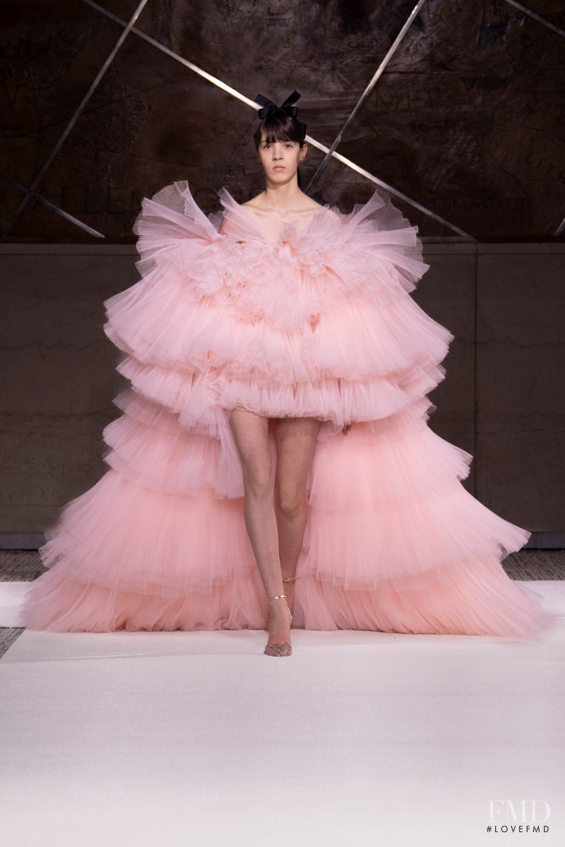 Giambattista Valli fashion show for Pre-Fall 2022