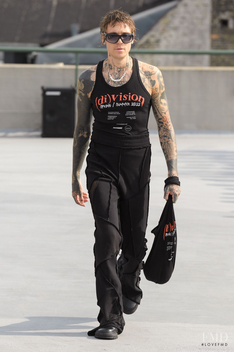 (di)vision fashion show for Spring/Summer 2022