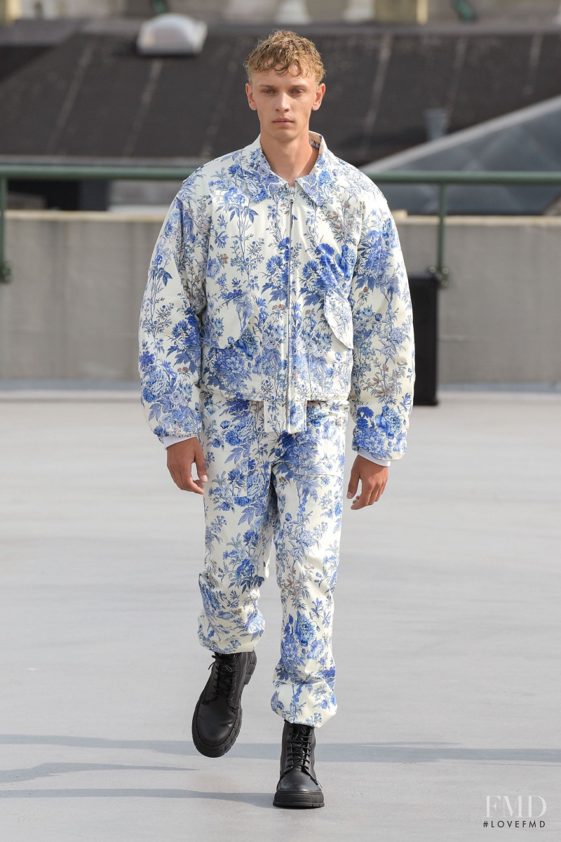 (di)vision fashion show for Spring/Summer 2022