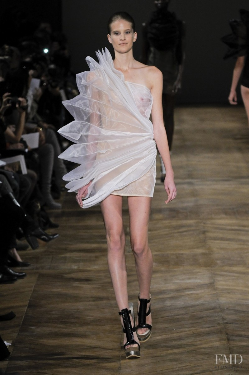 Amaya Arzuaga fashion show for Spring/Summer 2011
