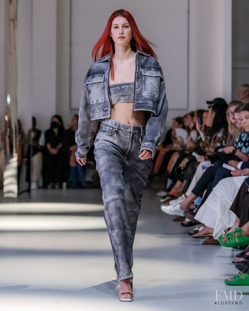 Remain fashion show for Spring/Summer 2022