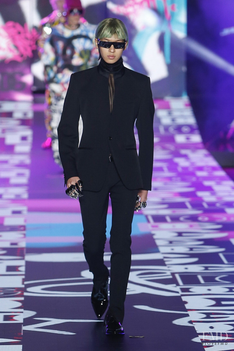Seong Jun Yu featured in  the Dolce & Gabbana fashion show for Autumn/Winter 2022