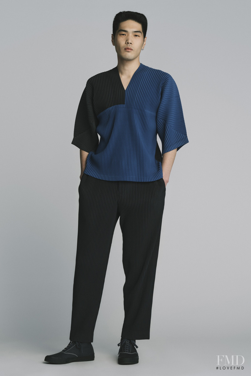 Homme Plissé Issey Miyake lookbook for Autumn/Winter 2022