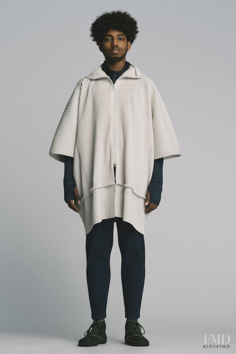 Homme Plissé Issey Miyake lookbook for Autumn/Winter 2022