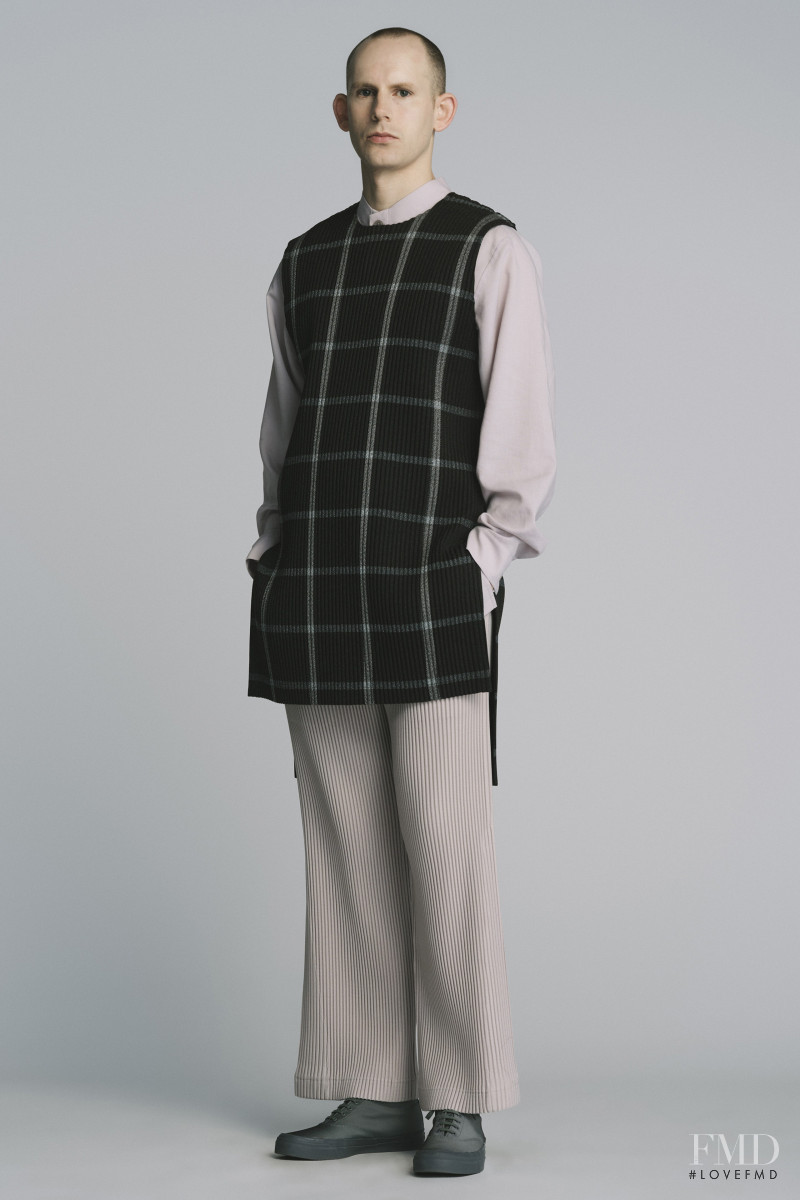 Homme Plissé Issey Miyake lookbook for Autumn/Winter 2022