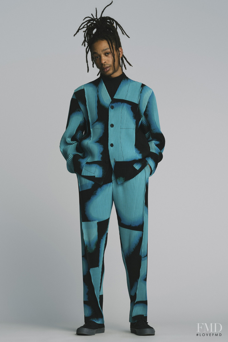 Homme Plissé Issey Miyake lookbook for Autumn/Winter 2022