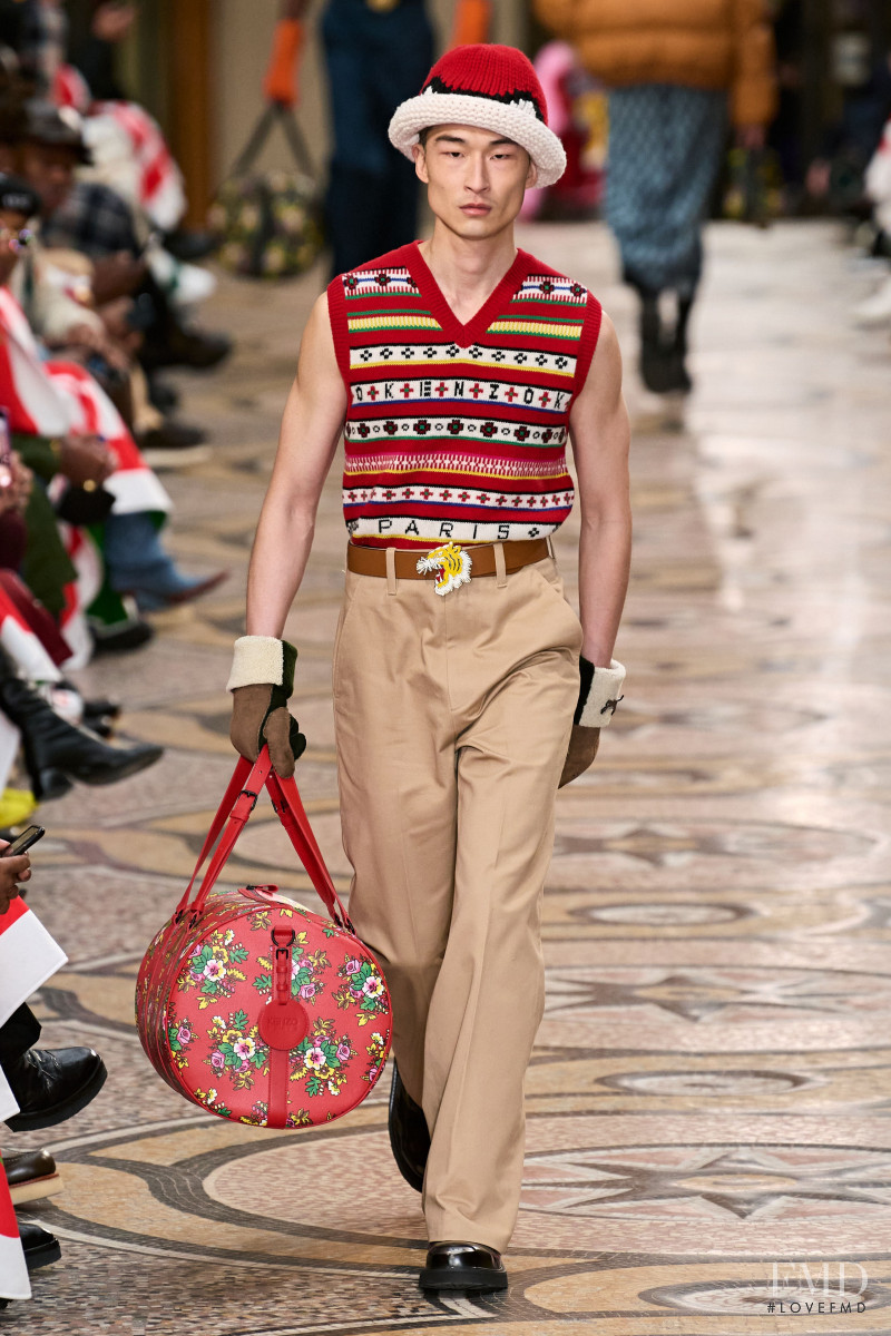 Sang Woo Kim featured in  the Kenzo fashion show for Autumn/Winter 2022