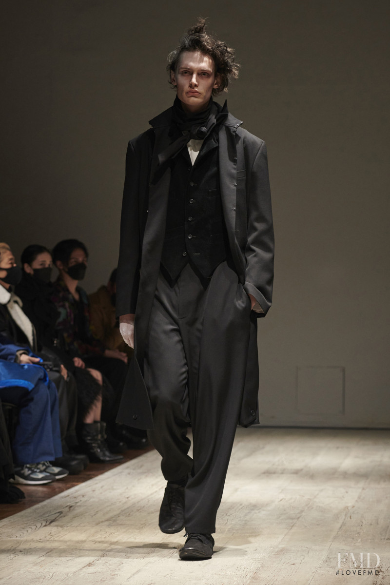 Yohji Yamamoto fashion show for Autumn/Winter 2022