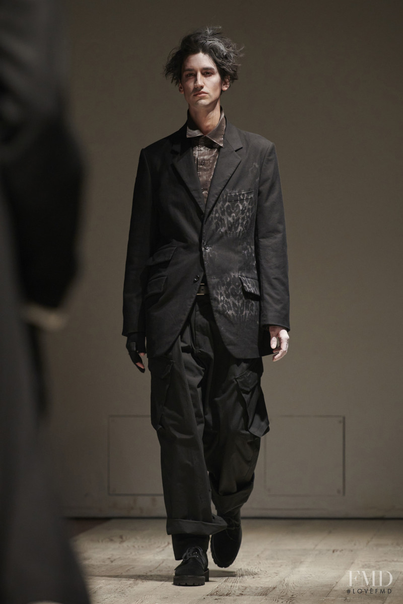 Yohji Yamamoto fashion show for Autumn/Winter 2022