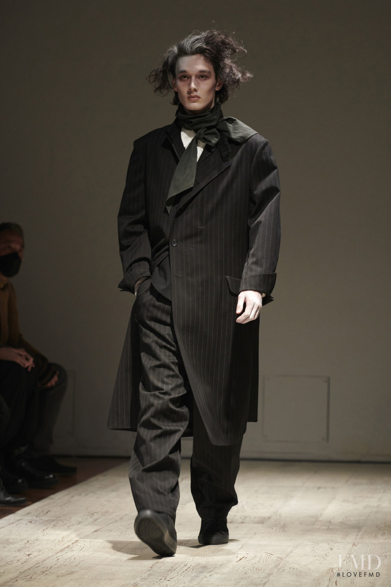 Yohji Yamamoto fashion show for Autumn/Winter 2022